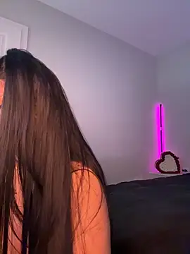 Niinarosee online show from March 29, 2026, 5:25 pm