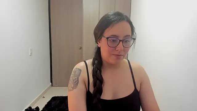 Venus cat  online show from October 13, 2025, 7:59 pm