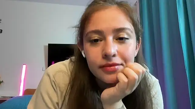 Snapshot of erikaa_miuu chatting on October 13, 2025, 5:14 pm erikaa miuu online show from October 13, 2025, 5:14 pm