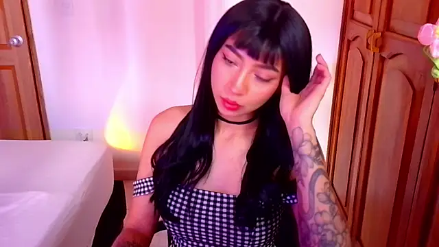 emma web  online show from November 12, 2025, 3:38 pm