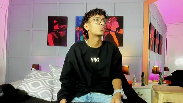 GabiVeronna online show from October 16, 2025, 12:57 pm