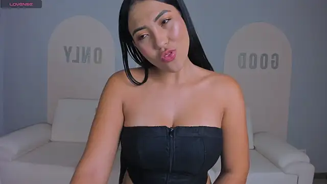 NatalieLewis online show from December 20, 2025, 11:13 am