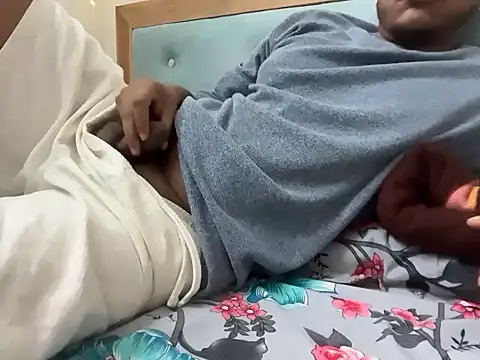 Snapshot of YourBlackBull chatting on October 4, 2025, 9:33 am YourBlackBull online show from October 4, 2025, 9:33 am