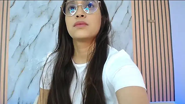 PiaGelvez online show from November 19, 2025, 11:16 pm