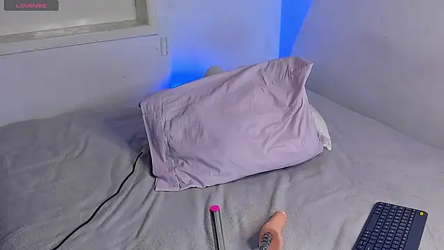 Alejarossi online show from February 12, 2026, 4:07 pm