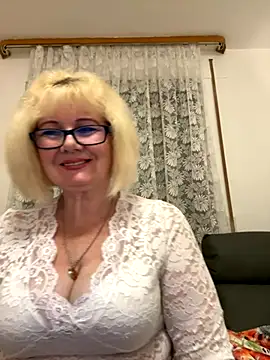 BoloshkaBlonda online show from November 13, 2025, 6:34 pm