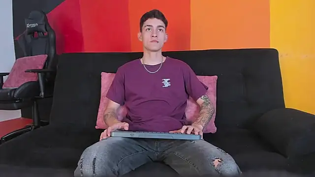 Snapshot of LukeSavagge chatting on October 16, 2025, 1:52 pm LukeSavagge online show from October 16, 2025, 1:52 pm