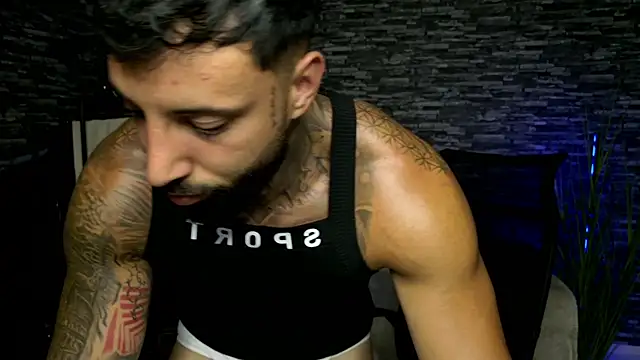 Snapshot of MasculineGuy99 chatting on July 4, 2026, 7:18 pm MasculineGuy99 online show from July 4, 2026, 7:18 pm