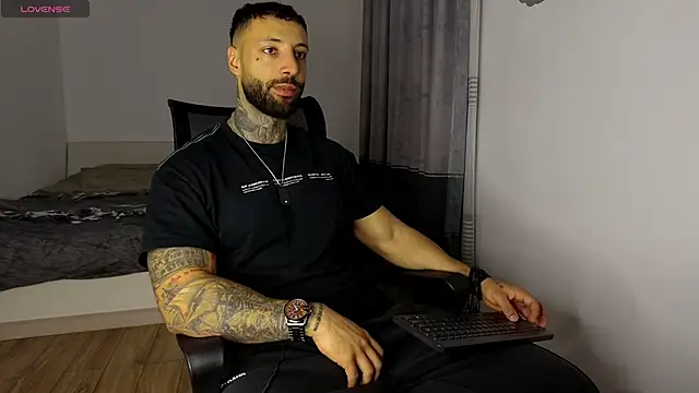 MasculineGuy99 online show from October 27, 2025, 4:35 am