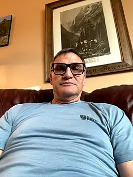 Snapshot of charleluff chatting on October 26, 2025, 5:46 pm charleluff online show from October 26, 2025, 5:46 pm