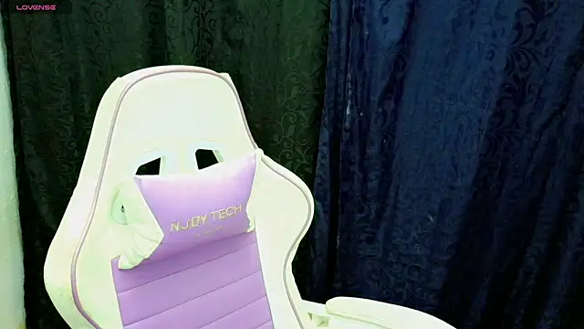 Im david02 online show from October 29, 2025, 1:32 pm