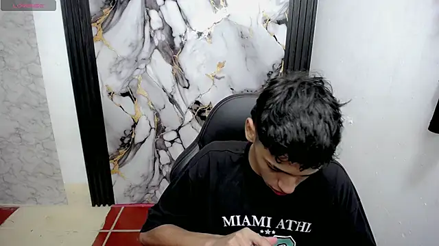 Im david02 online show from December 5, 2025, 1:43 pm