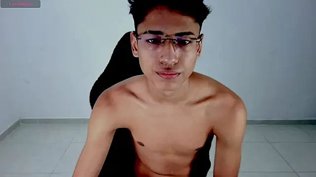 Im david02 online show from April 8, 2026, 1:12 pm