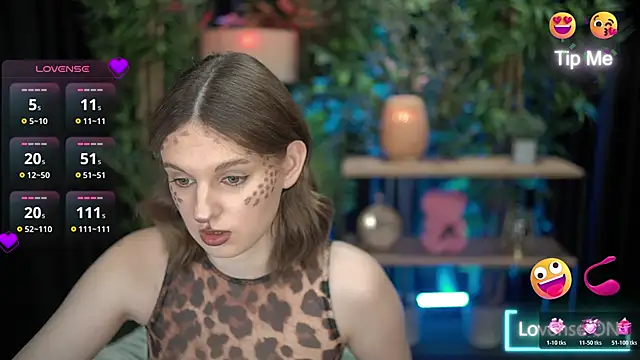 xoxo molly online show from October 31, 2025, 8:05 pm