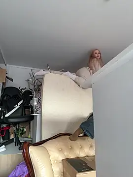 RollDolls online show from October 27, 2025, 5:08 am