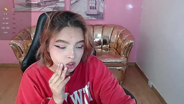 mia foster t online show from November 11, 2025, 12:33 pm