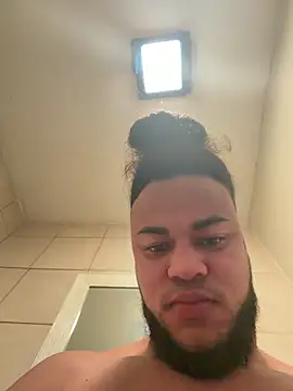 familia0210 online show from February 24, 2026, 10:10 pm