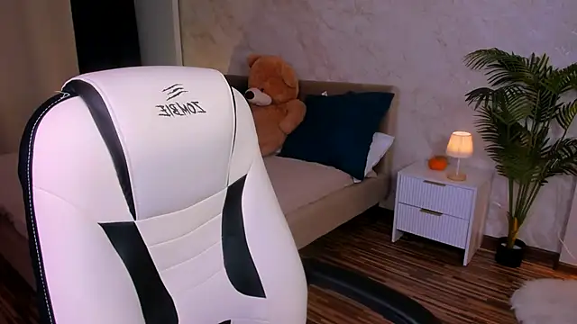 AngelAnabelle online show from November 12, 2025, 11:52 pm