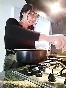 Jules Angel online show from November 20, 2025, 7:58 pm