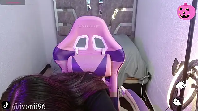 ivoni online show from October 31, 2025, 10:27 pm