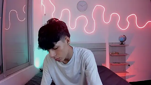 luccas ferreira online show from November 14, 2025, 7:17 pm