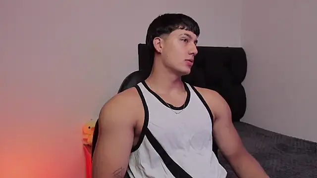 Snapshot of CHRIS_MORGAN1 chatting on October 4, 2025, 1:45 pm CHRIS MORGAN1 online show from October 4, 2025, 1:45 pm