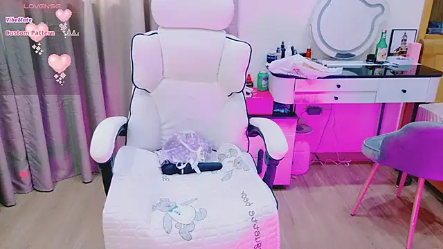  Aria Moonie online show from April 16, 2026, 4:46 am