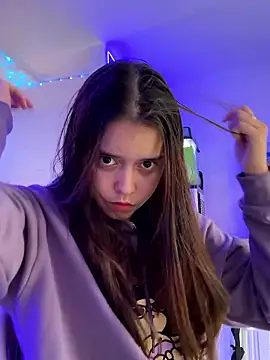 gabriiieela  online show from January 7, 2026, 10:15 pm