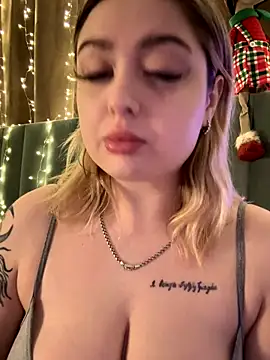 KellyMoors online show from December 20, 2025, 1:41 am