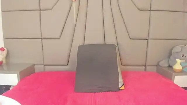 AlanaRosee   online show from November 12, 2025, 1:48 pm