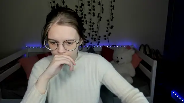 shy elina01 online show from November 3, 2025, 10:52 am