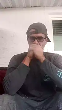 Snapshot of Thatfknguy81 chatting on May 3, 2026, 5:49 pm Thatfknguy81 online show from May 3, 2026, 5:49 pm