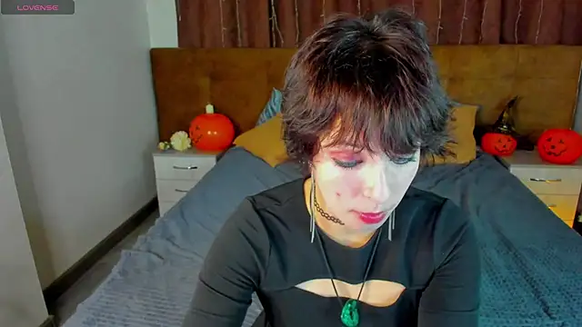 Sara Frayer online show from October 29, 2025, 10:03 am