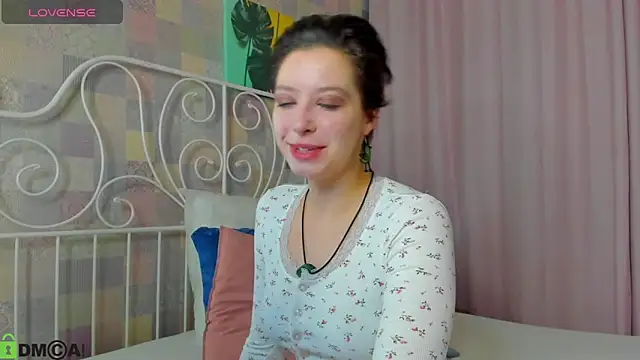 Sara Frayer online show from November 26, 2025, 1:05 am