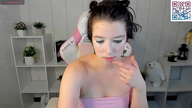 Snapshot of Sara_Frayer chatting on February 14, 2026, 1:06 am Sara Frayer online show from February 14, 2026, 1:06 am