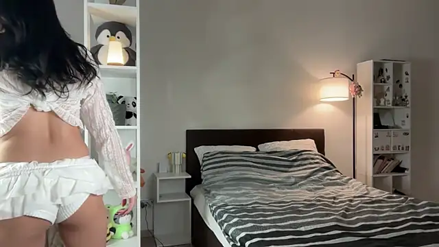 yourlittlesunrise  online show from April 2, 2026, 6:20 am