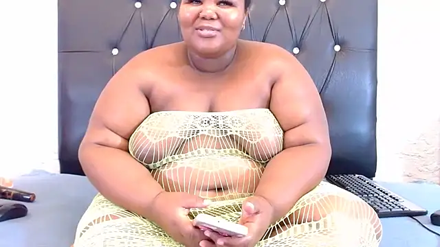 LadyBear2002 online show from April 8, 2026, 5:47 pm