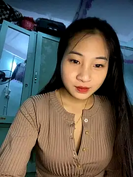 banlinh004 online show from December 4, 2025, 1:10 pm