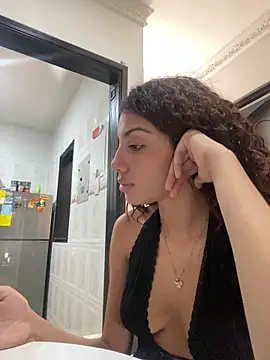 Azza  Slimene online show from October 20, 2025, 5:46 pm