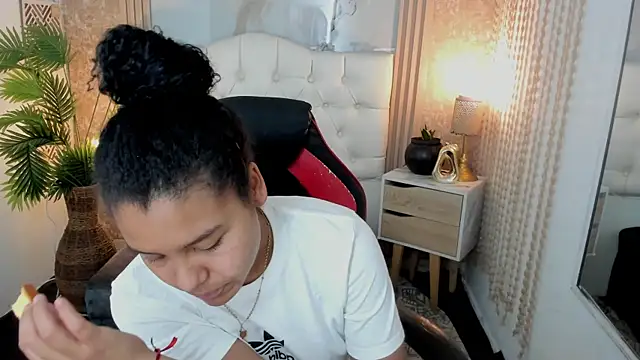 AriaVega online show from April 10, 2026, 12:56 pm