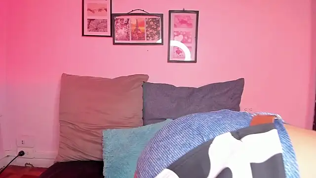 Alana Martinez  online show from October 31, 2025, 1:30 pm