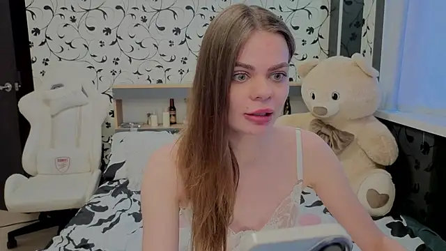 xAlisontiny online show from April 6, 2026, 4:46 am