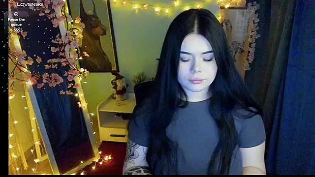 Mona Esty online show from February 17, 2026, 9:12 pm