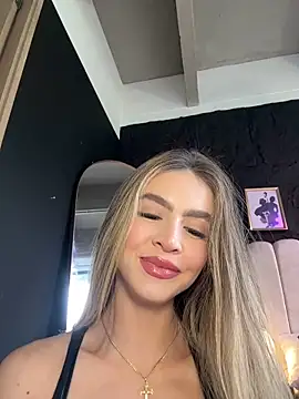 Lisa Belluci online show from October 8, 2025, 8:09 pm