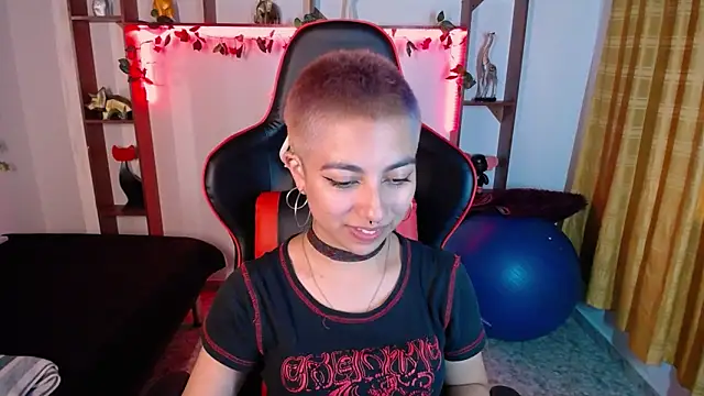 Snapshot of lunarichy22 chatting on November 5, 2025, 8:23 pm lunarichy22 online show from November 5, 2025, 8:23 pm