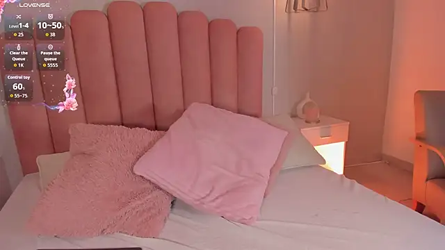 Snapshot of mara_swan_ chatting on December 16, 2025, 7:29 pm mara swan online show from December 16, 2025, 7:29 pm