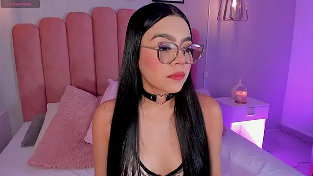 Snapshot of mara_swan_ chatting on November 28, 2025, 7:25 pm mara swan online show from November 28, 2025, 7:25 pm