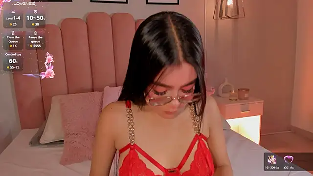 Snapshot of mara_swan_ chatting on December 18, 2025, 7:18 pm mara swan online show from December 18, 2025, 7:18 pm