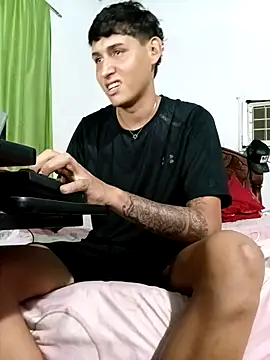 Snapshot of Luisneljc chatting on February 18, 2026, 7:10 pm Luisneljc online show from February 18, 2026, 7:10 pm