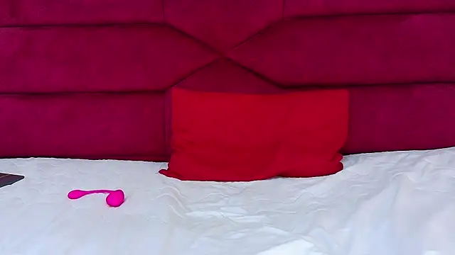 Snapshot of Valentina_Rose1 chatting on October 14, 2025, 8:09 pm Valentina Rose1 online show from October 14, 2025, 8:09 pm